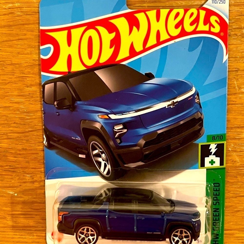 Hot Wheels 🚙 Silverado Blue Pickup – New on Card • Collector Die-Cast - Picture 7 of 10